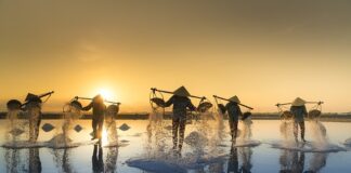 Jak nosić kapelusze damskie? Jak nosić kapelusze damskie?